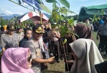 Peduli Penghijauan, Polres Boltim Lakukan Penanaman Pohon