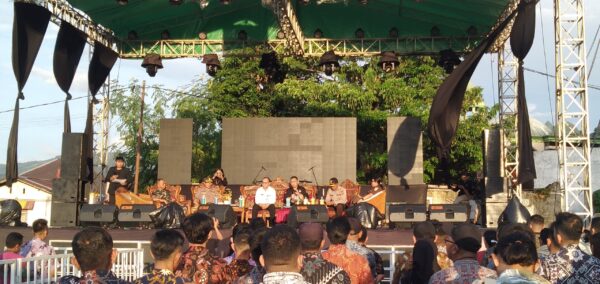Tampak suasana Apel Kesiapan Badan Adhoc dalam rangka Pelaksanaan Tahapan Pilkada Bolmong 2024 yang dirangkaikan dengan dialog terkait kepemiluan di Lapangan Olahraga Jokotole, Inobonto II, Kecamatan Bolaang, Kabupaten Bolmong, 5 Juni 2024. (Foto.timurexpress.co)