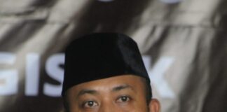 Anggota Komisioner KPU Boltim Ikal Salehe. (foto.dok/timurexpress.co)
