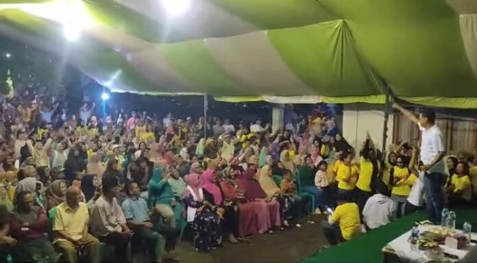 Kampanye Bersahabat The Winner di Kelurahan Mongkonai, Kecamatan Kotamobagu Barat, Senin 14 Oktober 2024, malam. (foto.yudi/timurexpress.co)
