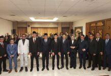 Hilgers dan Reijners Resmi Jadi WNI, Timnas Semakin Kuat di Kualifikasi Piala Dunia 2026 Mees Victor Joseph Hilgers dan Eliano Johannes Reijnders resmi menjadi Warga Negara Indonesia (WNI), setelah menjalani upacara pengambilan sumpah dan janji setia di Belgia, Senin 30 September 2024. (foto.Ist/Rutan Kotamobagu)