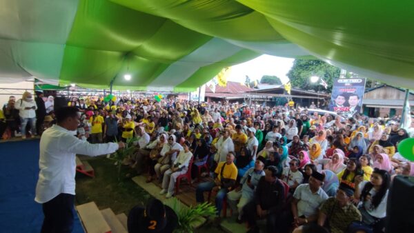 Tampak suasana Kampanye Bersahabat The Winner di Desa Poyowa Kecil, Kota Selatan, Selasa 8 Oktober 2024. (foto.yudi/timurexpress.co)