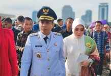 Menuju pelantikan, Tampak Walikota Kotamobagu terpilih dr Weny Gaib, gandeng Istri tercinta Rindah Mokoginta, Kamis 20 Februari 2025, Jakarta. (foto.Ist.Diding/sulawesion)