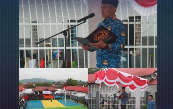 Rutan Kotamobagu Peringati Sumpah Pemuda Karutan Kotamobagu Aris Yuliyanta, saat membacakan amanat Menpora RI di Upacara Peringati Hari Sumpah Pemuda, 28 Oktober 2025. (foto.Ilham/Rutan Kotamobagu)
