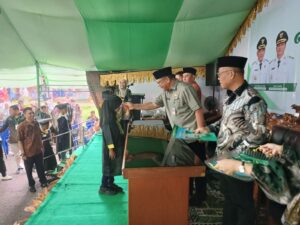 Tampak, Sekda Bolmong, Abdullah Mokoginta, ikut mewisuda Santri, Lolak, 13 November 2025.(foto.Ist/Diskominfo Bolmong)