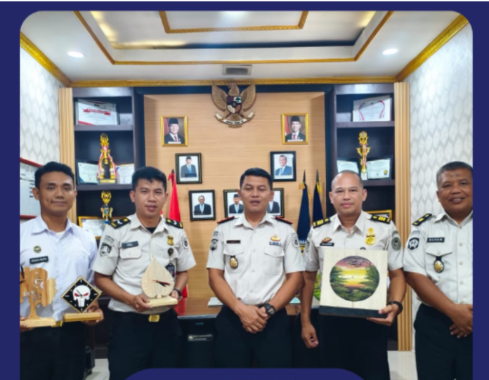 Karutan Kotamobagu Aris Yuliyanta, saat menyambut kunjungan jajaran Kantor Imigrasi Kotamobagu, di ruang kerjanya, 3 Maret 2026. (foto.Ilham/Rutan Kotamobagu)