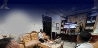 Tampak pejabat struktural Rutan Kotamobagu saat serius mengikuti rapat yang dipimpin langsung Menteri Imigrasi dan Pemasyarakatan, Agus Andrianto, secara virtual. (foto.dok/Rutan Kotamobagu)