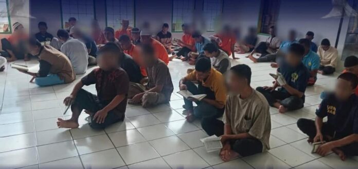 Rutan Kotamobagu Tampak sejumlah WBP Rutan Kelas IIB Kotamobagu saat mengikuti program pembinaan kepribadian melalui kegiatan kerohanian, di Masjid rutan, Senin 22 Juni 2026. (foto.dok/Rutan Kelas IIB Kotamobagu)
