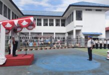 Puncak HAN 2026, Rutan Kotamobagu Teguhkan Komitmen Dukung Pemenuhan Hak Anak menuju Generasi Emas Kepala Kesatuan Pengamanan Rutan (Ka. KPR) Djony Tumangken, bertindak selaku Inspektur Upacara pada Puncak Hari Anak Nasional ke 42, di Halaman Utama Rutan Kelas IIB Kotamobagu, Kamis 23 Juli 2026. (foto.Rutan Kotamobagu)
