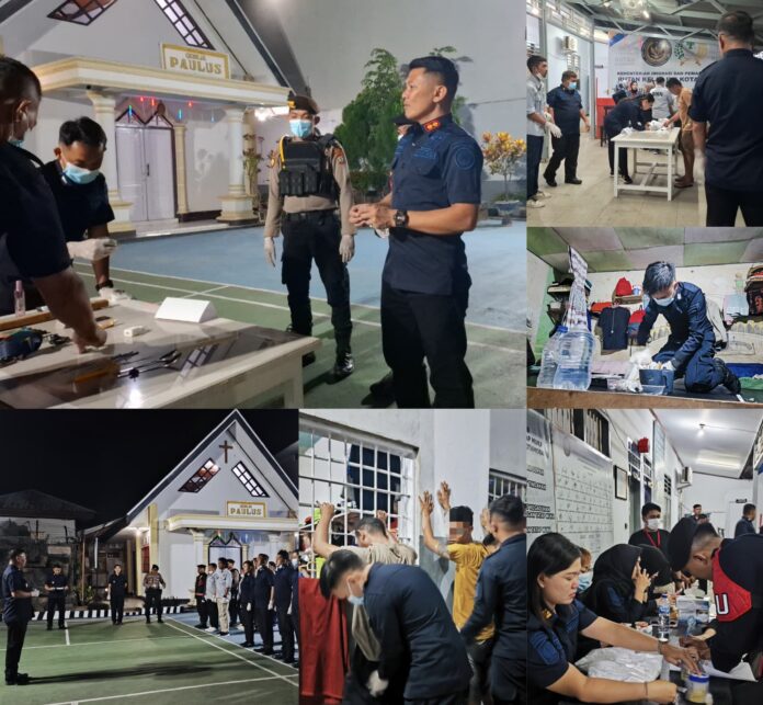 Karutan Kotamobagu, Aris Yuliyanta, saat memimpin seluruh rangkaian kegiatan razia gabungan di Rutan Kelas IIB Kotamobagu, sekira pukul 19.00 Wita, Jumat 18 September 2026. foto.dok/Rutan Kotamobagu)